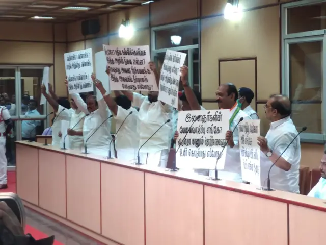 புதுச்சேரி தனி மாநில அந்தஸ்து கோரி போராட்டம்