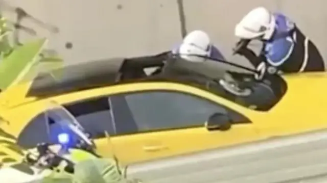 நஹெல் போலீஸாரின் உத்தரவை மீறி காரை இயக்கியதாக கூறப்படுகிறது