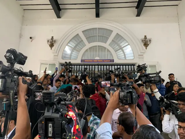 দুপুর সাড়ে ১২টায় বসে আাদালত