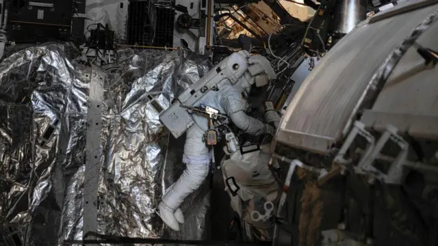 Europejski astronauta Luca Parmitano przeżył groźny incydent. Podczas spaceru kosmicznego (EVA) w 2013 roku w jego hełmie zaczęła gromadzić się woda 