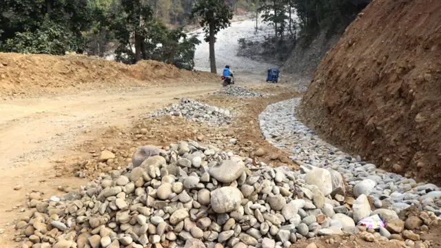 क्रशर उद्योगले ढुङ्गा गिट्टीको आपूर्ति गर्ने गर्छन् 