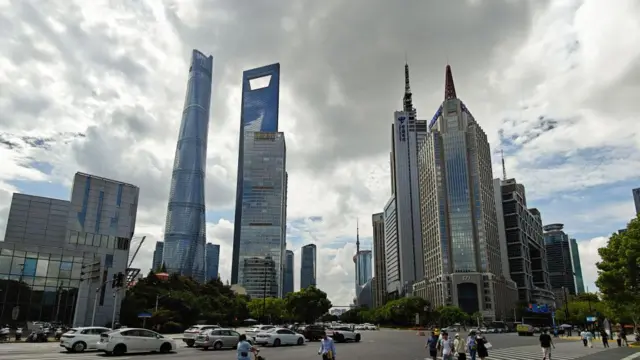 চীনের নির্মাণ প্রকল্পগুলো এত দ্রুত হারে বাড়ছিল যে এর ঝুঁকি নিয়ে শঙ্কা তৈরি হয়েছিল