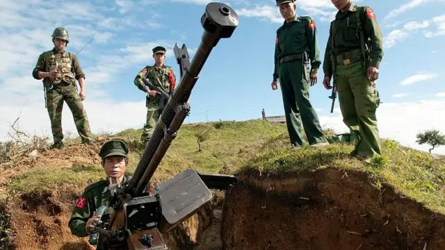 KIA တပ်ဖွဲ့ဝင်တချို့ (ပုံဟောင်း)