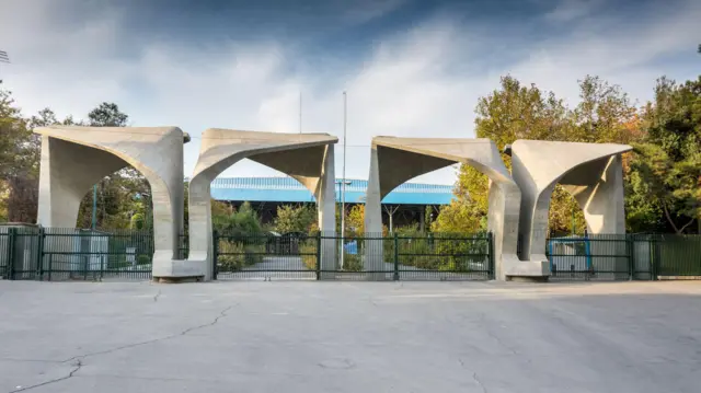 سردر دانشگاه تهران