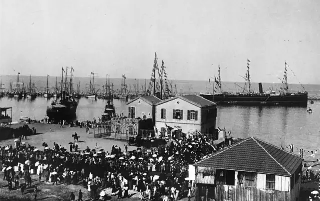 Beyrut Limanı'nın 19. yüzyıldan kalma siyah beyaz bir fotoğrafı