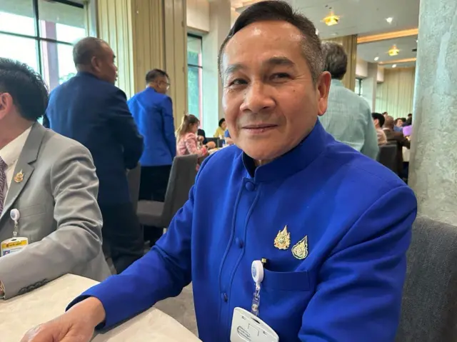 พล.อ.สวัสดิ์ ทัศนา บอกว่า คนจะทำการเมืองได้ต้องมีพื้นฐานและมีฐานะตามสมควร แต่ สว. ชุดนี้มาจากหลากหลายกลุ่ม ไม่ได้มีเงินทอง ดังนั้นจะความเห็นจะหลากหลายและความรอบรู้ในแต่ละอาชีพ