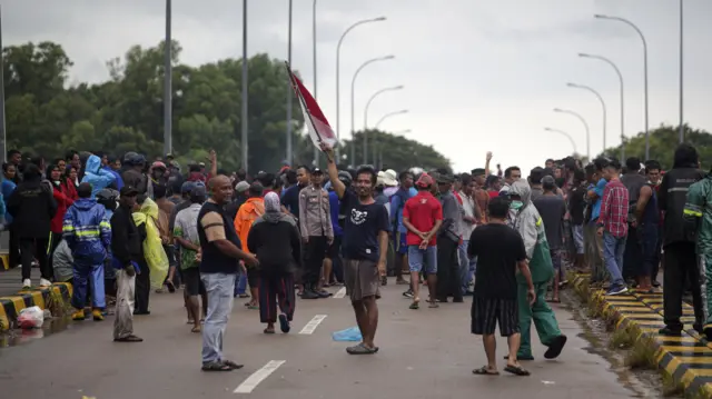 Rempang Eco City: Bentrokan, Gas Air Mata, Dan Siswa Dilarikan Ke Rumah ...