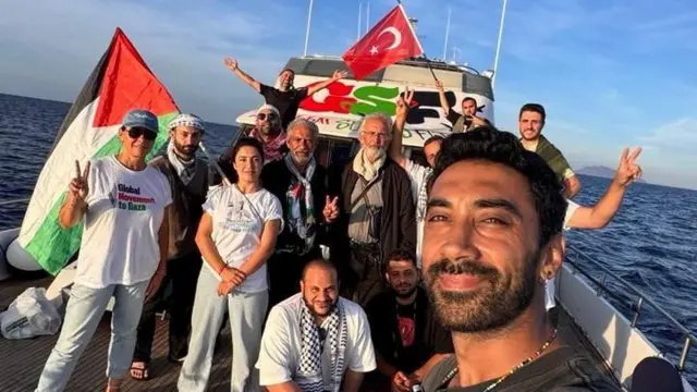 ناوگان جهانی صمود می‌گوید که هدف صدها نفر در قایق‌های این ناوگان، رساندن کمک‌های بشردوستانه به غزه است