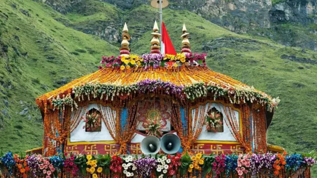 हिंदुओं का मशहूर तीर्थ बद्रीनाथ धाम 