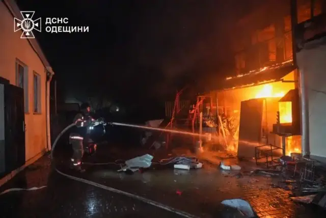 Тунги ҳужумларда кўплаб хусусий уйлар шикастланди. 