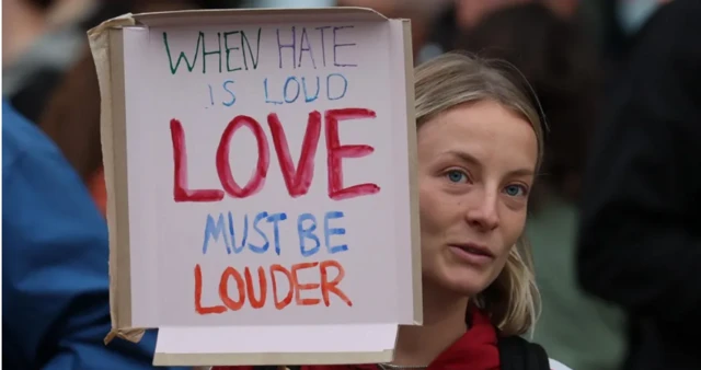 ስደተኞች ጠል ነውጥና ዘረኛነትን የሚነቅፉ ሰልፎች