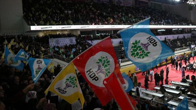 HDP bayrakları