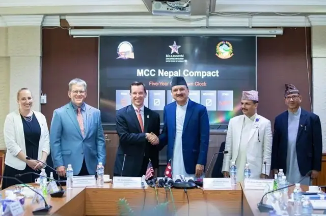 नेपालमा विवादित रहेको एमसीसी परियोजना अगाडि बढाउन विभिन्न सरकारका पालामा विभिन्न सहमति भएका थिए