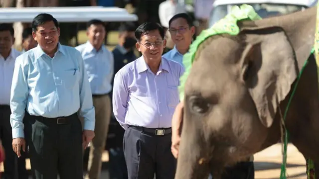 ဗိုလ်ချုပ်မှူးကြီးမင်းအောင်လှိုင် နဲ့ သူ့ရဲ့ အကြံပေး ဒုတိယဗိုလ်ချုပ်ကြီးညိုစော