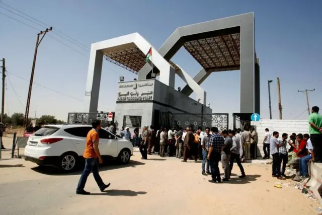 Les files d'attente de Palestiniens à Rafah