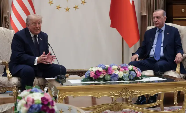 ABD Başkanı Donald Trump, Cumhurbaşanı Recep Tayyip Erdoğan ile görüşmesi sırasında Türkiye'ye F-35 savaş uçakları satılmasının değerlendirileceğini vurguladı. 