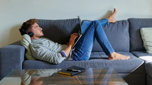 perdebatan antara perusahaan dan karyawan tentang bekerja dari rumah