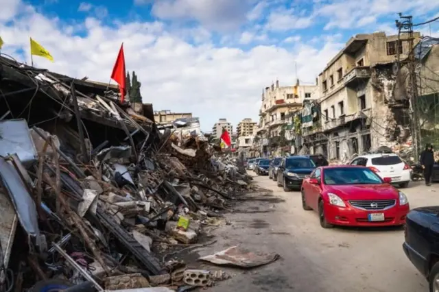 युद्धबंदी लागू झाल्यापासून दक्षिणेकडील लेबनॉनमधील लोक आपापल्या घरी परतायला लागले आहेत