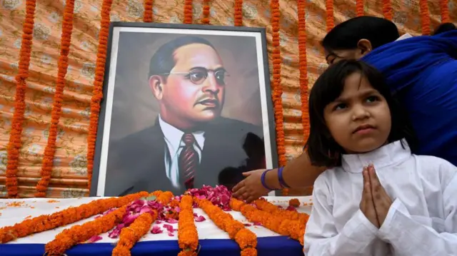 निवडणुकांच्या जमिनीवरच्या लढाईत परसेप्शनची, प्रतिमांची लढाई मोठी असते.