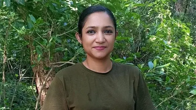 முதலையிடம் அகப்பட்டால் தப்பிப்பது எப்படி?