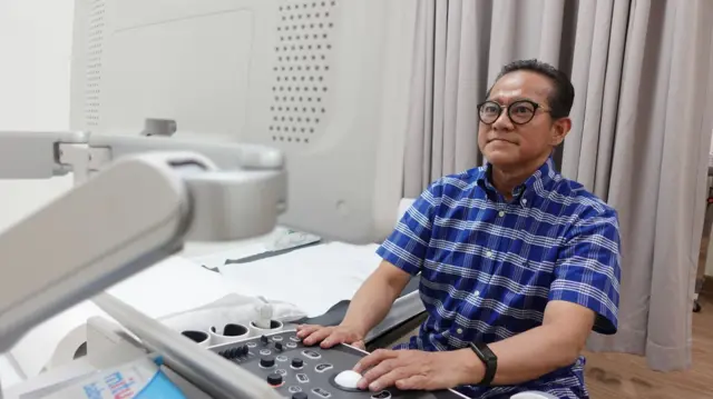 Dokter spesialis urologi, dr Nur Rasyid
