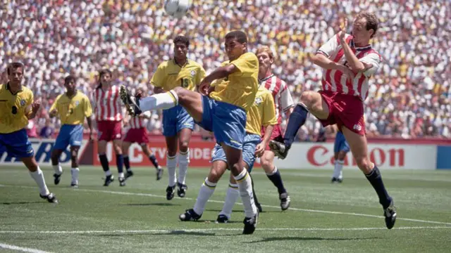 Lance do jogo Brasil x Estados Unidos, pela Copa de 1994