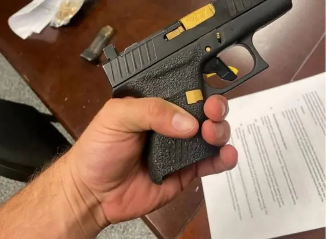 टेलीग्राम पर बंदूकें भी बेचती हैं. 