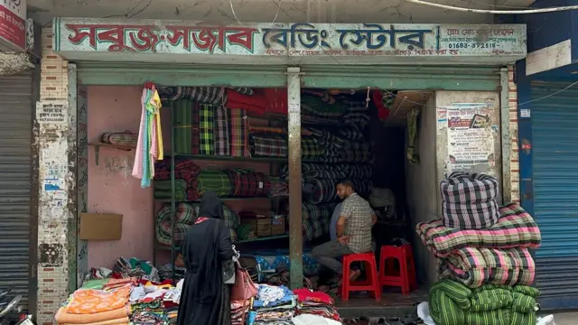 ছোটো দোকানগুলো বেশি খুলতে দেখা গেছে আজ