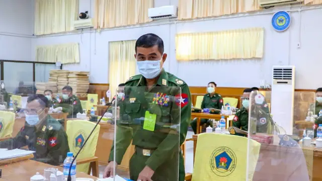 ကာကွယ်ရေးဒုဝန်ကြီး ဗိုလ်ချုပ်အောင်လင်းထွန်း