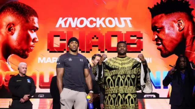 Aworan Anthony Joshua ati Ngannou