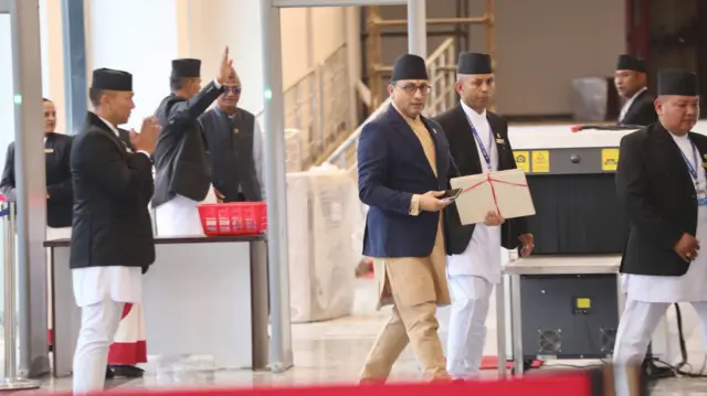 बजेट पेश गर्न जाँदै अर्थमन्त्री स्वर्णिम वाग्ले