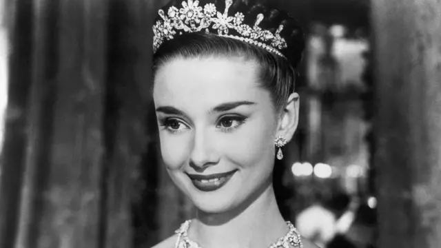 Roman Holiday (Roma Tatili) filminden Hepburn'ü gösteren bir kare 