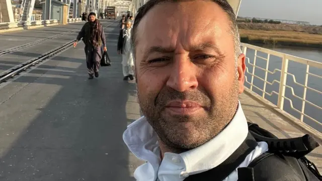 BBC журналисти Фируз Раҳимий Ўзбекистон–Афғонистон чегарасидаги Дўстлик кўпригида
