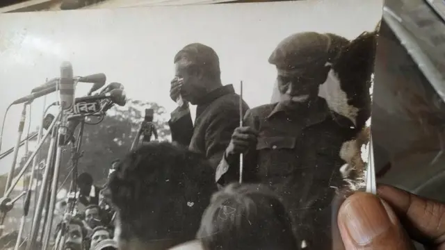 দেশ স্বাধীন হওয়ার পর তৎকালীন রাষ্ট্রপতি শেখ মুজিবুর রহমানের সঙ্গে একই মঞ্চে এমএজি ওসমানী।