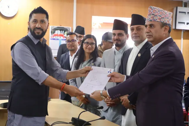 डीपी अर्यालको उम्मेदवारी दर्ता