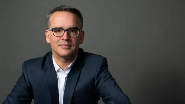 ፕሮፌሰር ቶማስ ዌበር የምርምር ውጤቶቹን ሲመለከቱ "በእኩል መጠን ድንጋጤ እና ስጋት" እንደተሰማቸው ተናግረዋል
