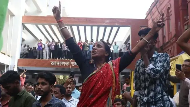 চট্টগ্রামের আদালতে সনাতনীদের বিক্ষোভ - মঙ্গলবারের ছবি