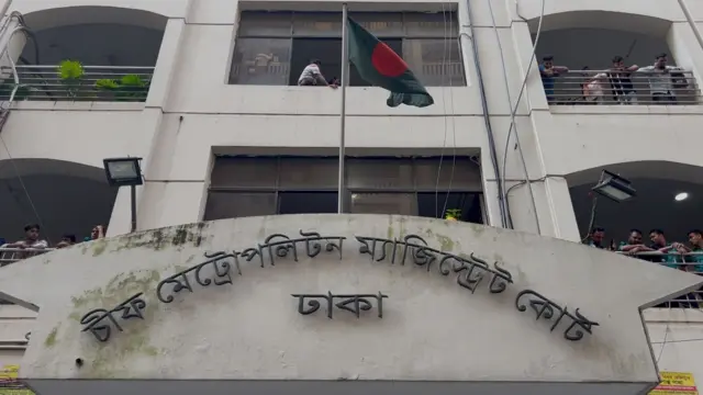 ঢাকা গ্রেপ্তার আসামীদের হাজির করা হয় সিএমএম আদালতে 