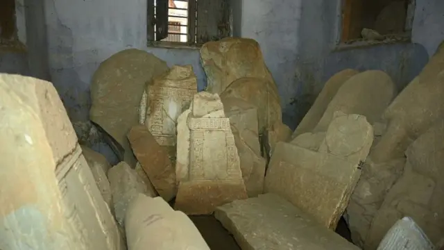 బౌద్ధ క్షేత్రంలో స్ణూపాలు