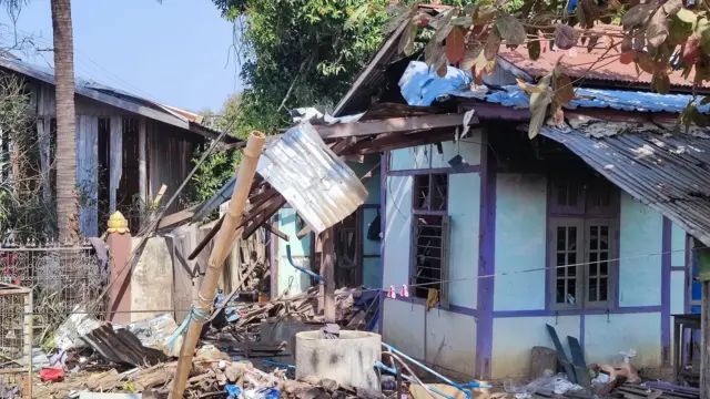 လက်နက်ကြီးကြောင့် ပျက်စီးသွားတဲ့ ကောလင်းမြို့ ဘိုးဘွားရိပ်သာ