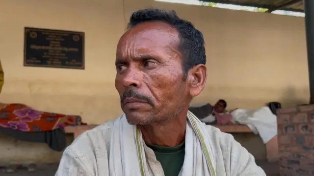 गरौठा से आए कृपा राम कहते हैं कि उनके बच्चे का कुछ पता नहीं चल रहा है