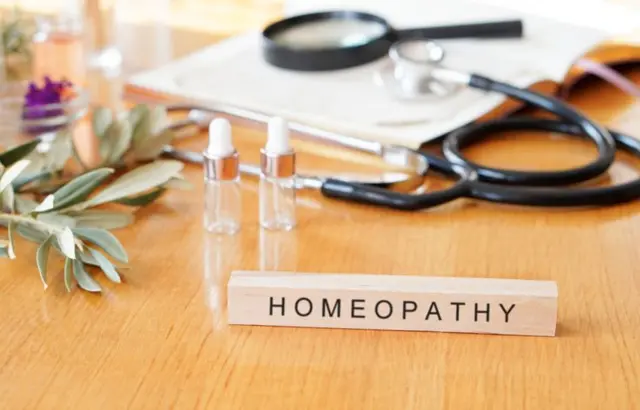 अलोपॅथी आणि होमिओपॅथीमध्ये वाद
