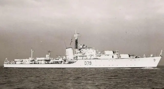 कराची बंदरात अनेक जहाजं उभी होती