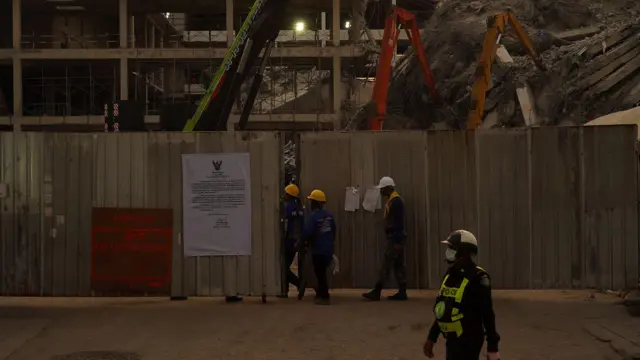 ဧပြီ ၃ ရက်တုန်းကပြိုကျအဆောက်အဦကယ်ဆယ်ရေးမြင်ကွင်း