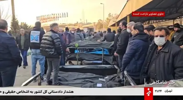 تلویزیون دولتی ایران تصاویر کم‌سابقه‌ای از اجساد در سردخانه‌ای نزدیک تهران پخش کرد 