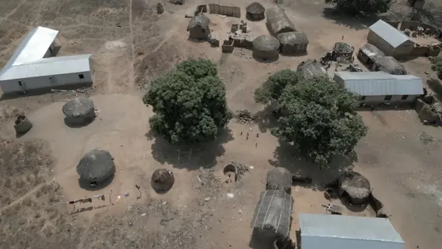 Mogyigna igizwe n'inzu nkeya zo guturamo z'imiryango 