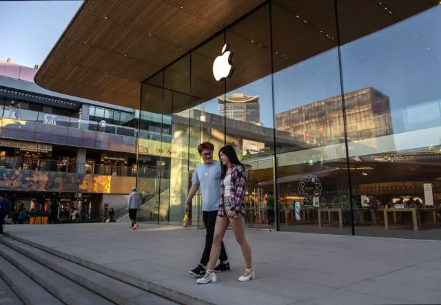 Apple là một trong những công ty chịu ảnh hưởng nặng nề nhất từ đề xuất thuế quan vì họ phụ thuộc vào dây chuyền sản xuất đặt tại Trung Quốc