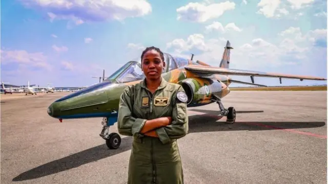 Flying Officer Tolulope Arotile wey die inside road accident