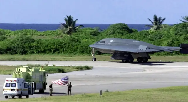 Máy bay ném bom B-2 Spirit của Mỹ