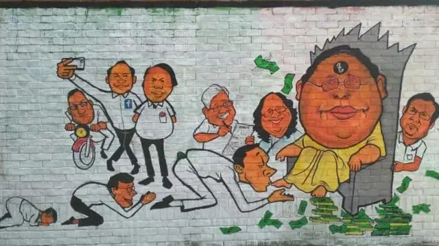 Kauchuk va lateksdagi qizlar